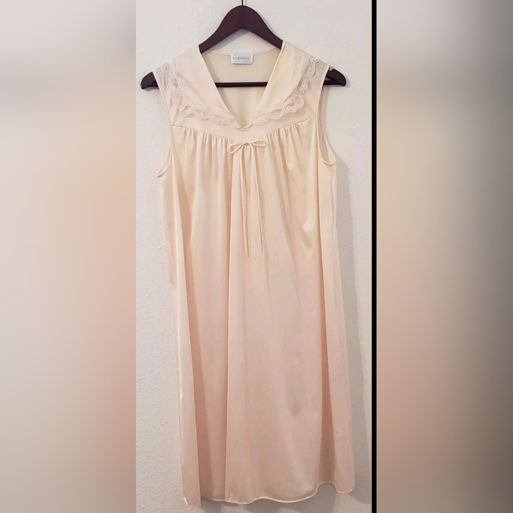 Vintage Lorraine Womens Elegant Peachy Pink Nylon Nightgown Made In USA Medium